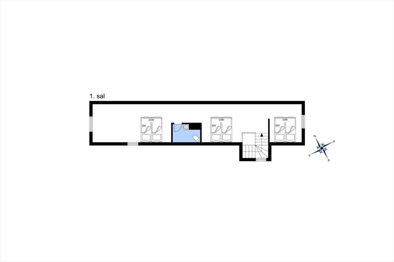 Erdgeschossplan mit drei Schlafzimmern, Bad und Treppe zur oberen Etage.