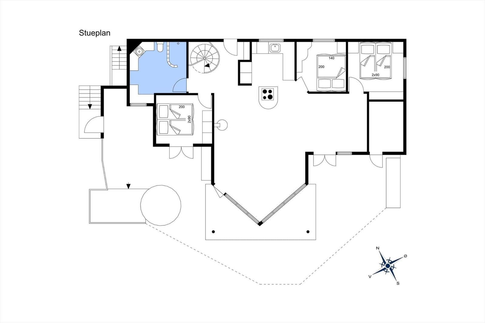Floor plan shows bedrooms, kitchen, and bathroom with dimensions.