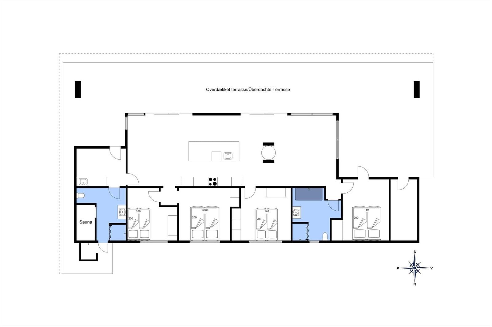 Apartment with sauna, kitchen, and covered terrace. Four bedrooms and bathrooms.
