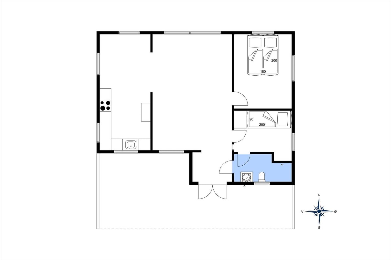 Wohnung mit Küche, Schlafzimmer und Bad. Flur führt zu allen Räumen.