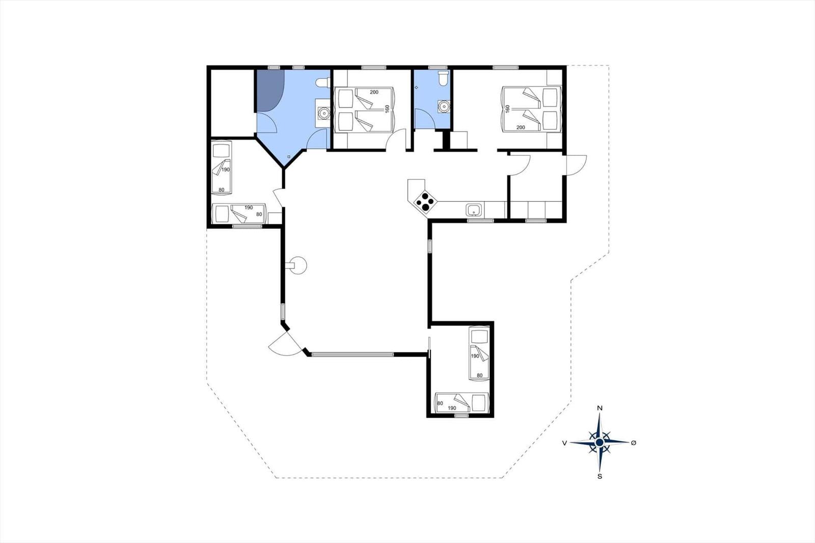 Die Wohnung hat mehrere Schlafzimmer und eine Küche mit Kochfeld.