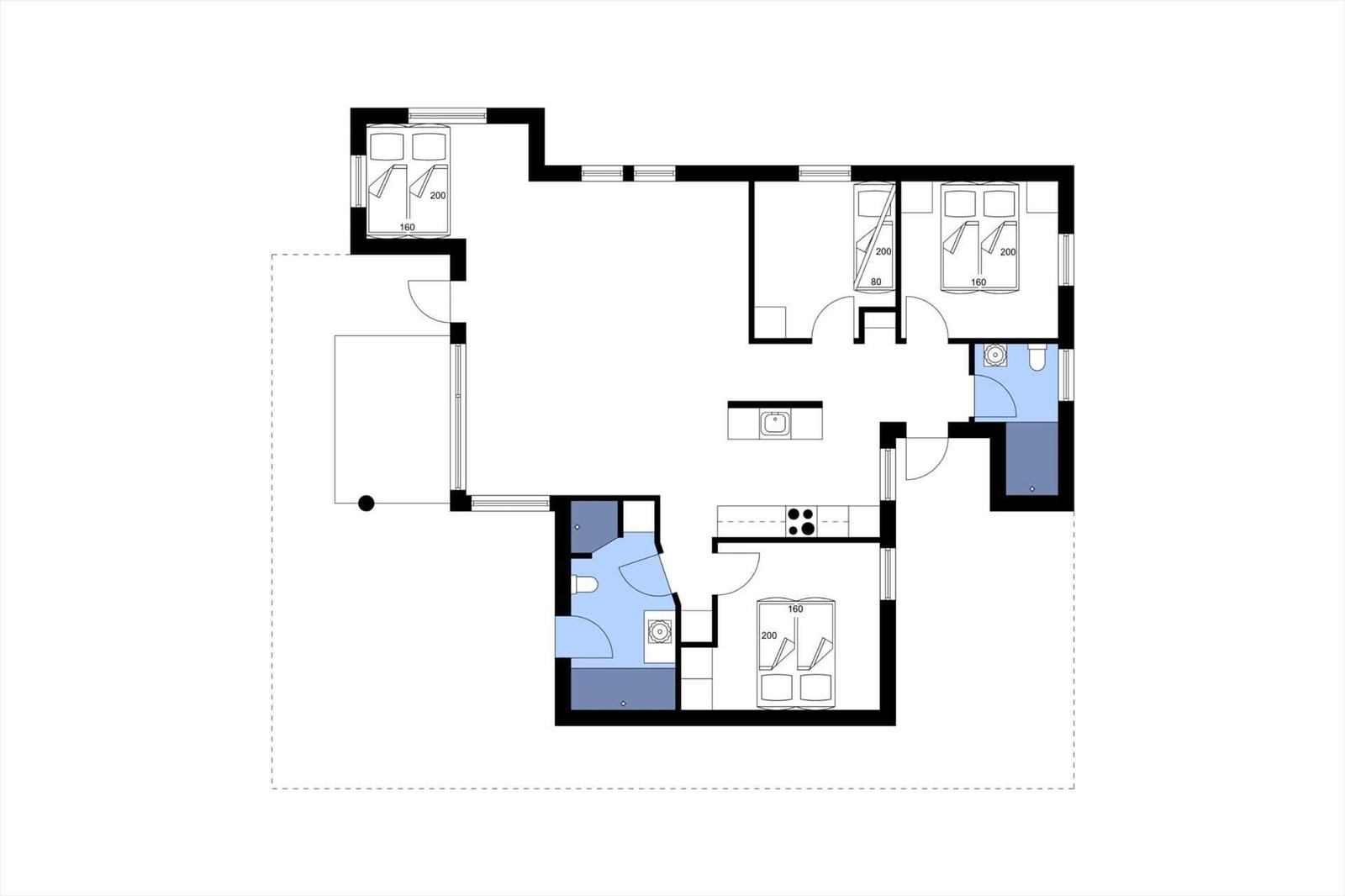 Wohnung mit drei Schlafzimmern, Küche und Bad. Flur mit Treppe.