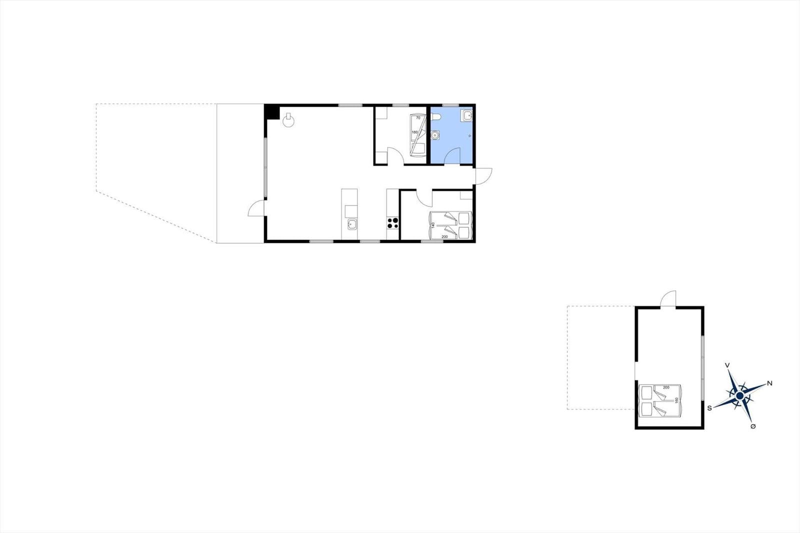 Die Wohnung hat eine Küche, ein Bad und einen Schlafbereich mit zwei Betten.