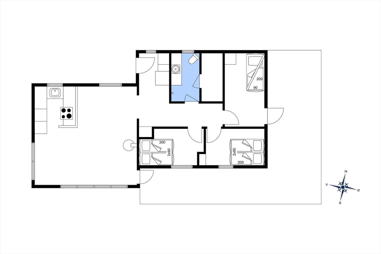 Wohnung mit drei Schlafzimmern, Küche und Bad. Grundriss mit Maßen.