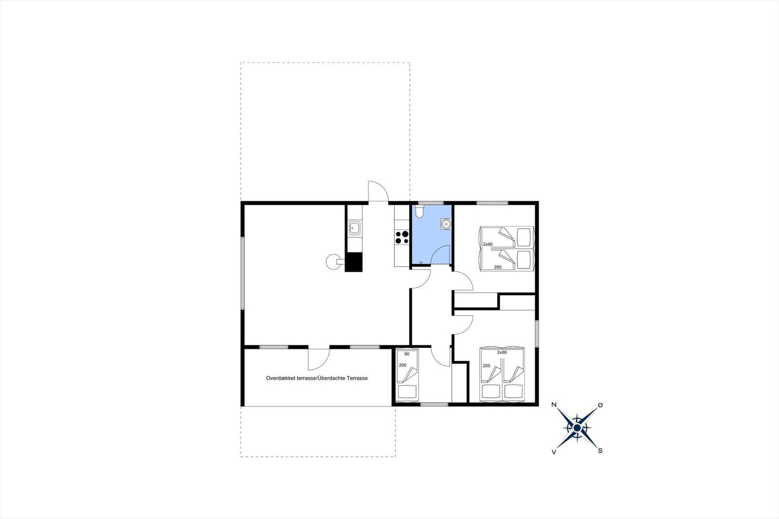 Apartment with three bedrooms, kitchen, and covered terrace.