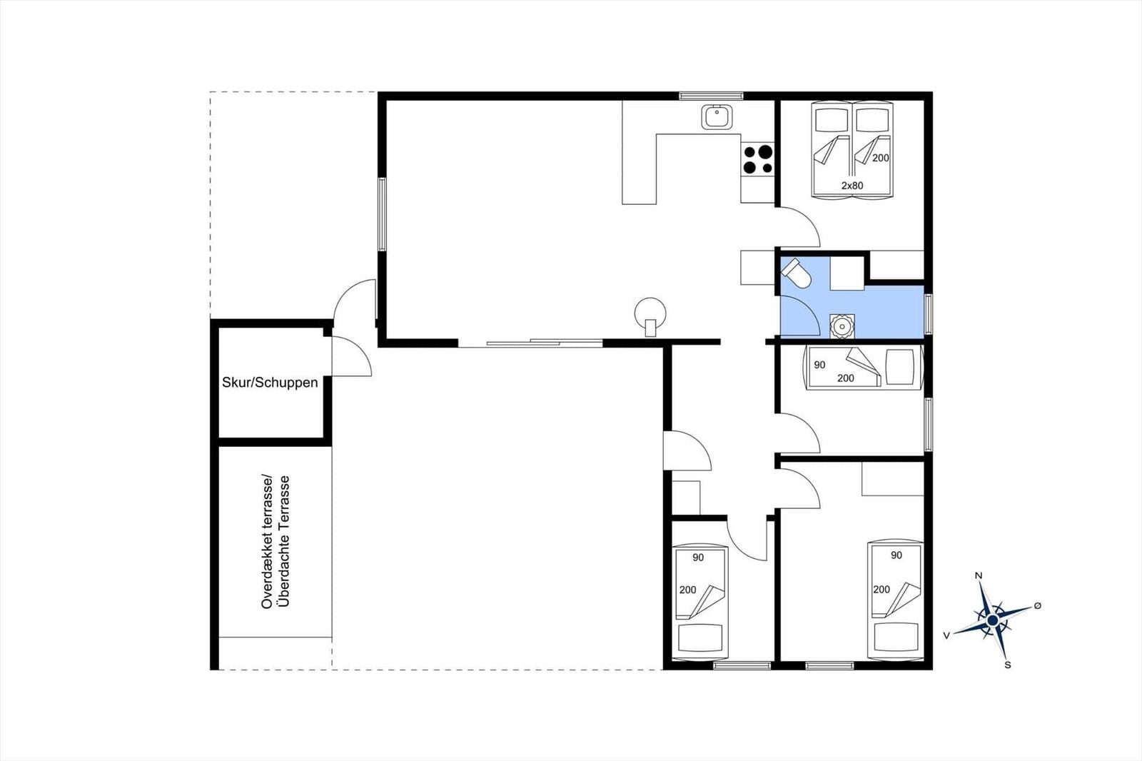 Wohnung mit drei Schlafzimmern, Küche und überdachter Terrasse.