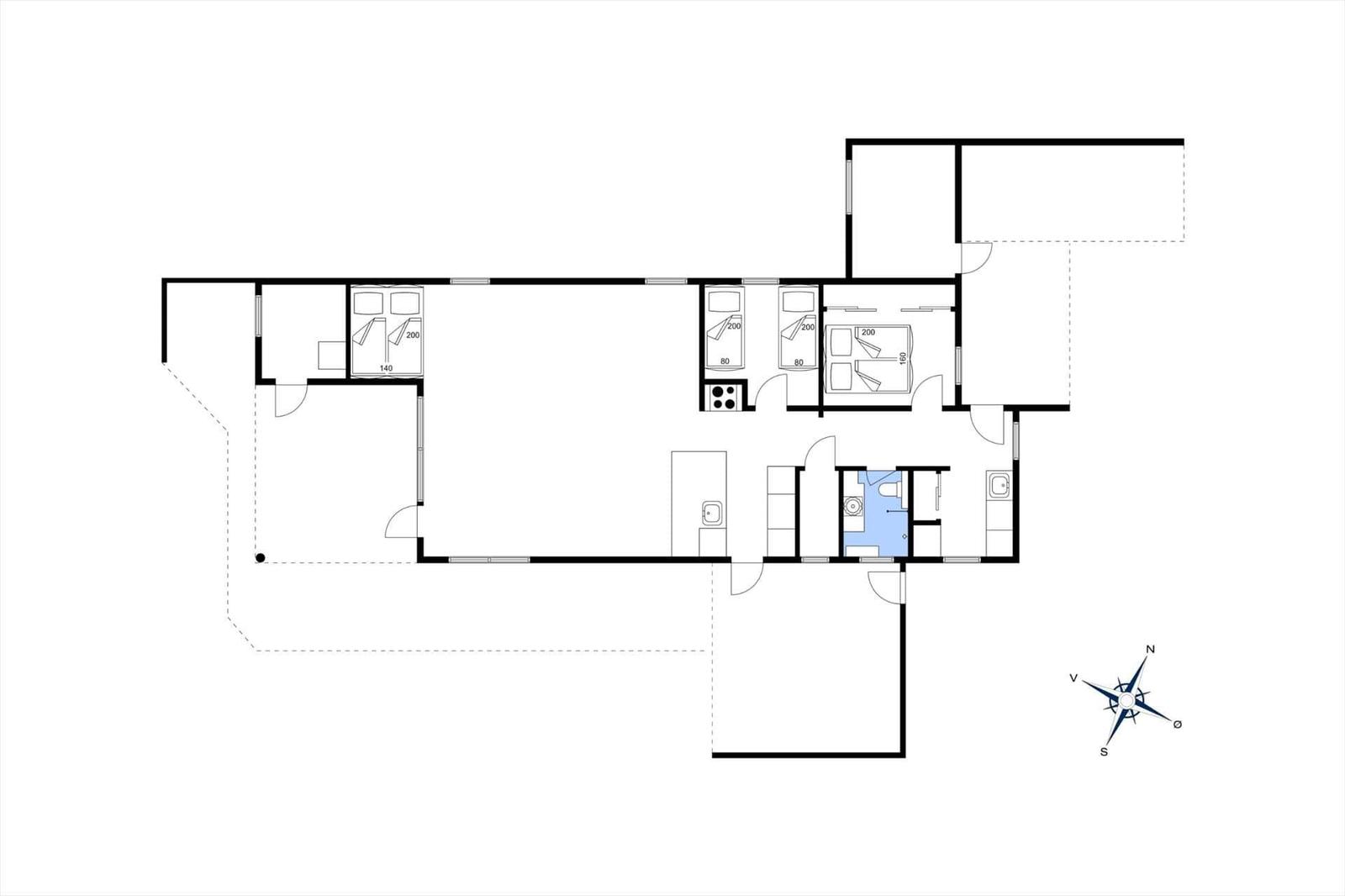 Dieses Grundriss zeigt eine Wohnung mit mehreren Schlafzimmern und einer Küche.