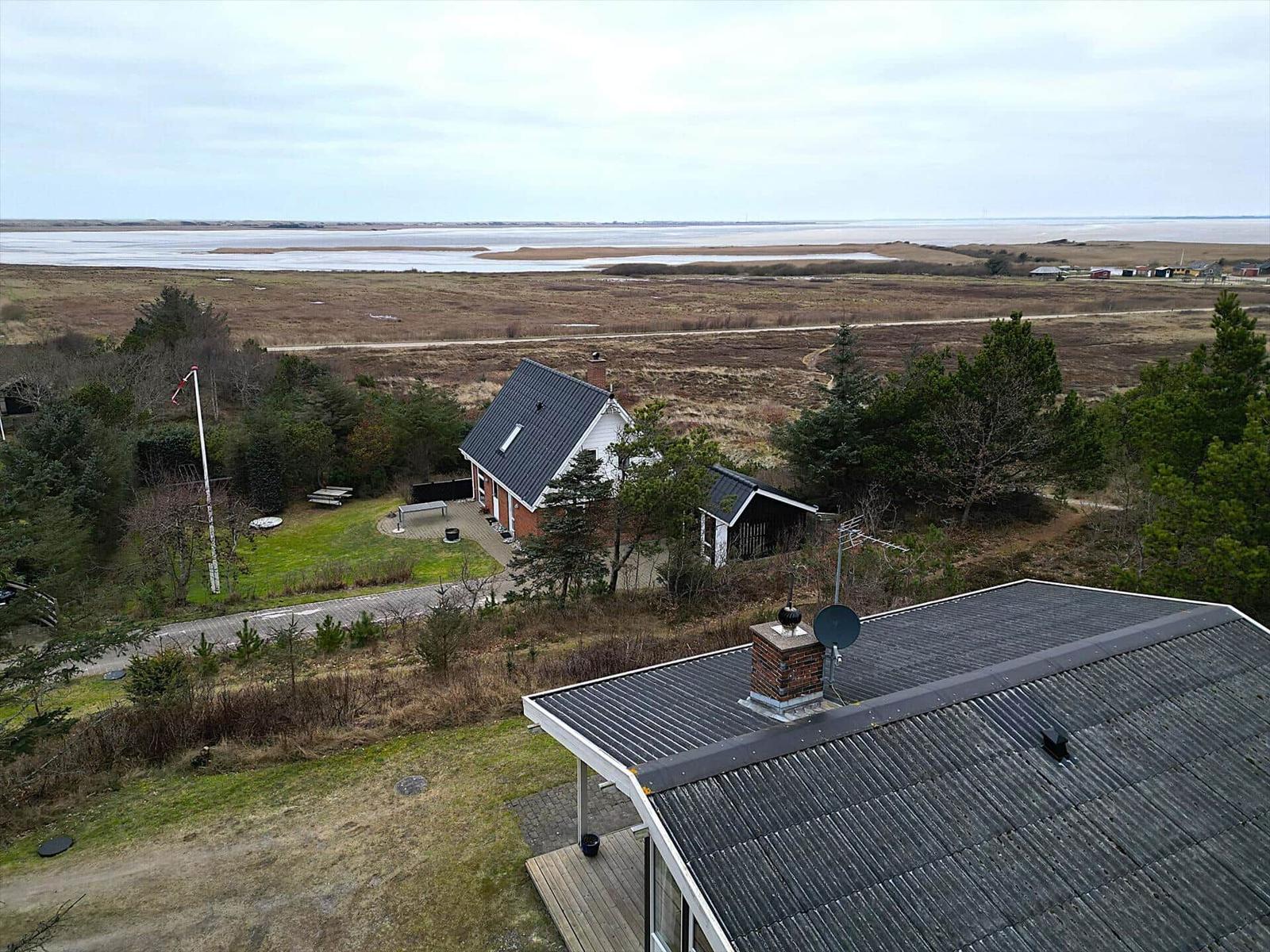Haus mit Blick auf Fluss und Wiesen