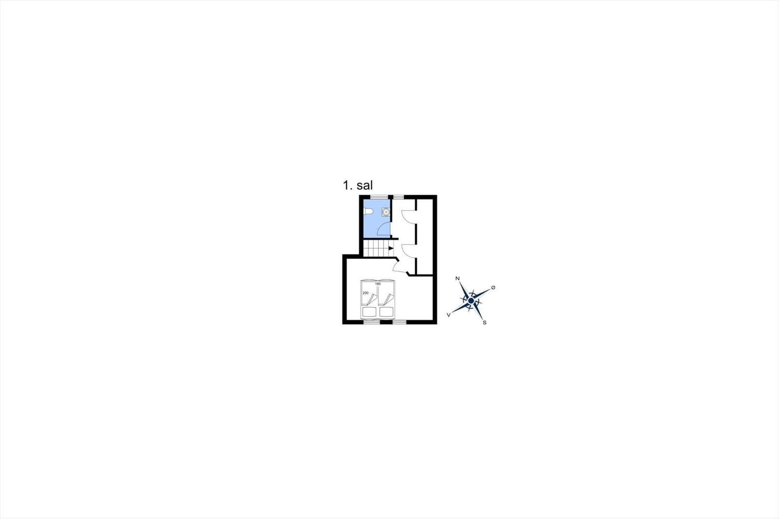 Erdgeschoss mit Schlafzimmer und Bad. Treppenhaus zur 1. Etage.