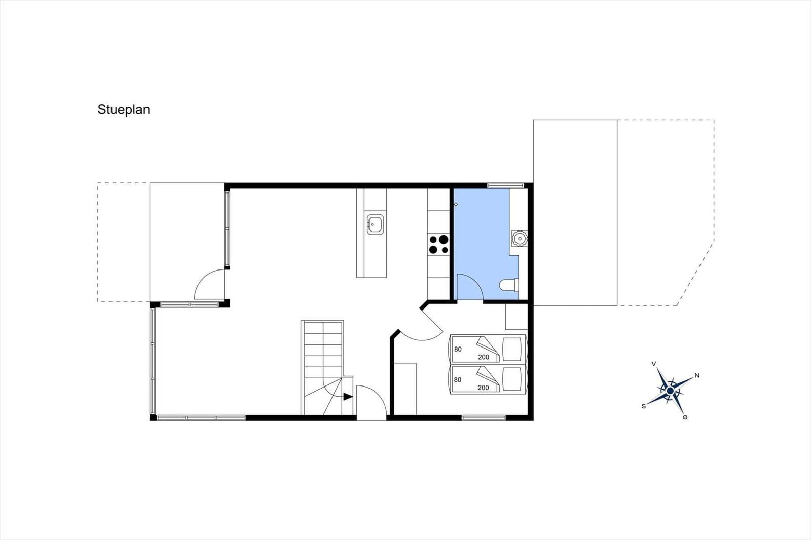 Stueplan zeigt Wohnraum, Küche, Bad und Schlafzimmer mit zwei Betten.