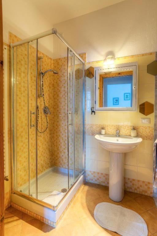 Bath with shower, sink and mirror