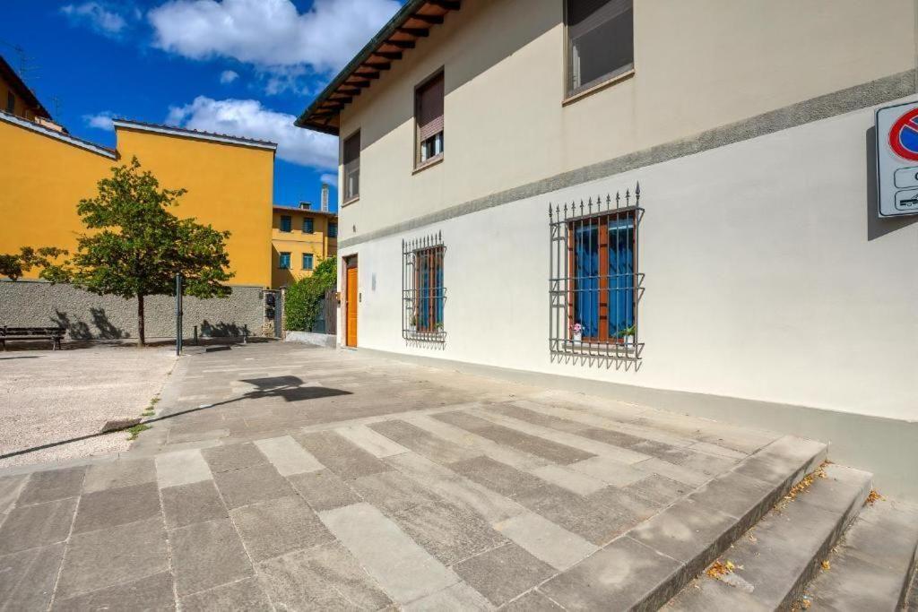 House with white walls and blue windows in courtyard
