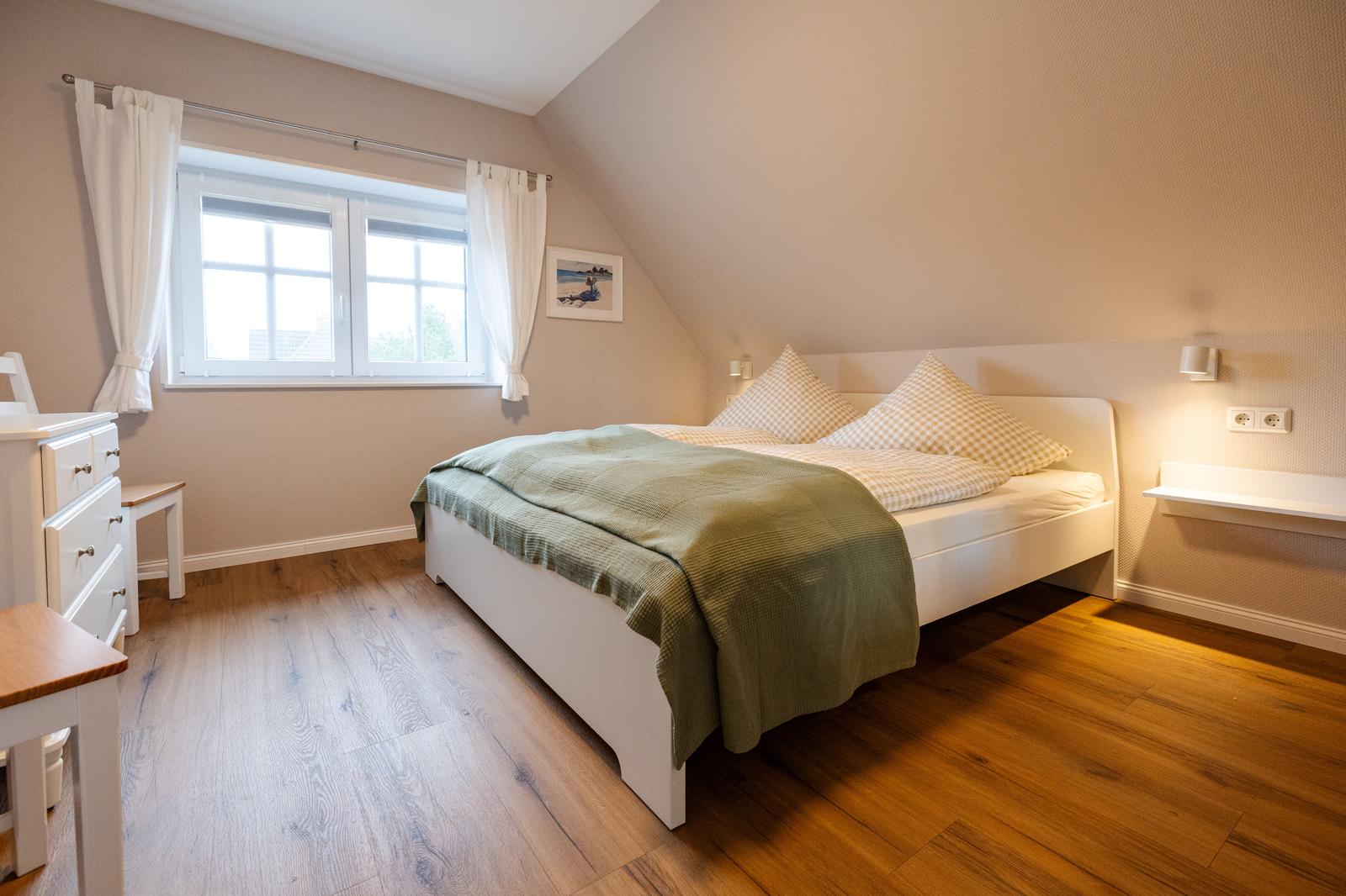 Schlafzimmer mit Doppelbett ( 180x200 )