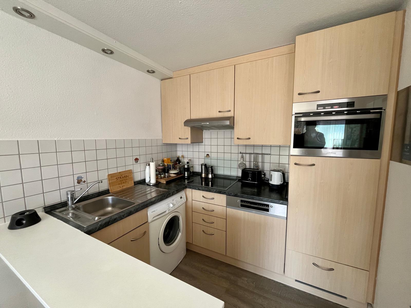 Die Küche mit Ceranfeld, Mikrowelle + Grill, Wasch- und Spülmaschine