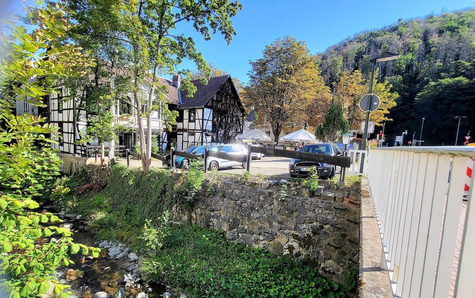 "SEHN SUCHTS ORT Nr. 3" im 1. OG links,
mit Blick auf die Radau