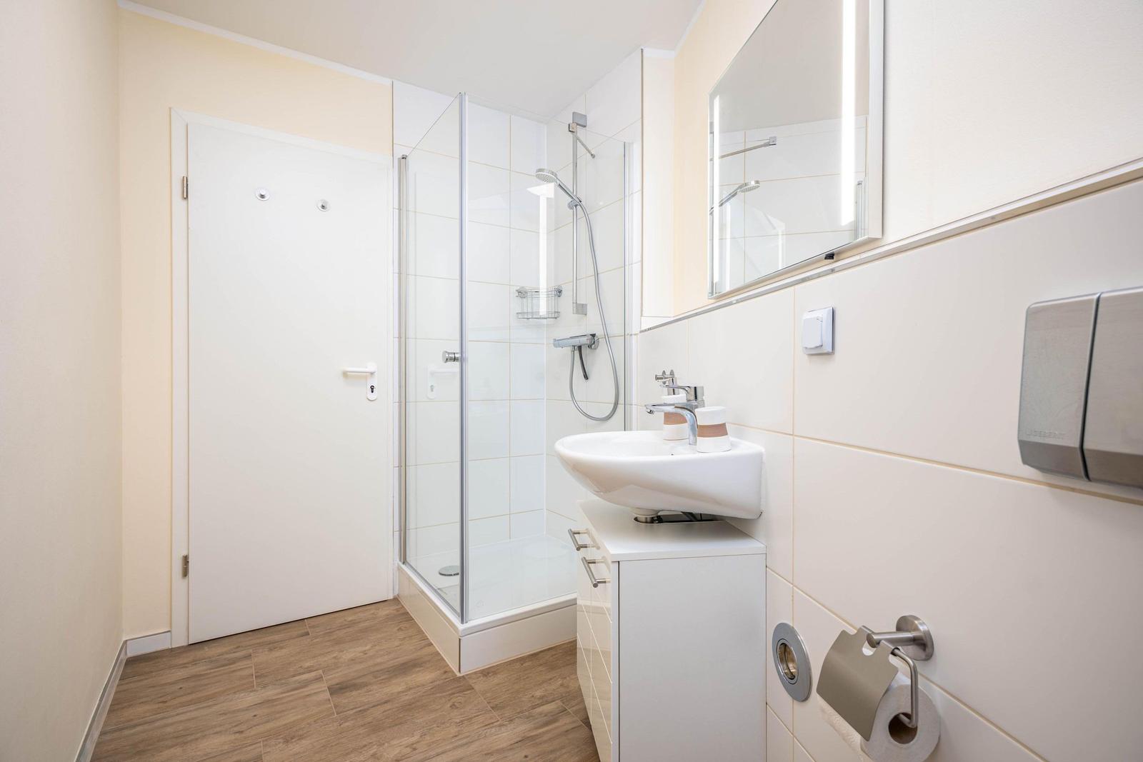 Badezimmer mit Dusche