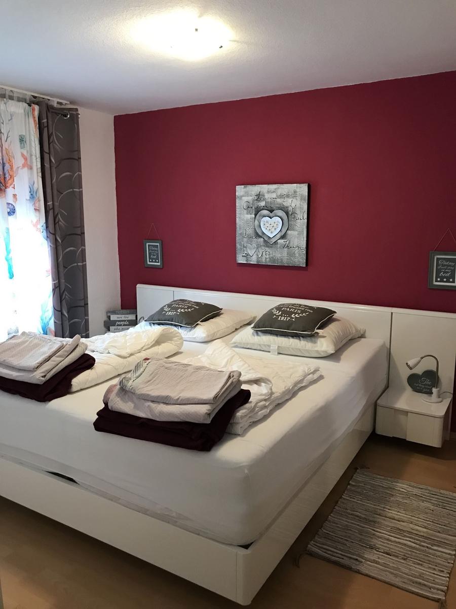 Schlafzimmer EG King-Size-Bett (180x200)...