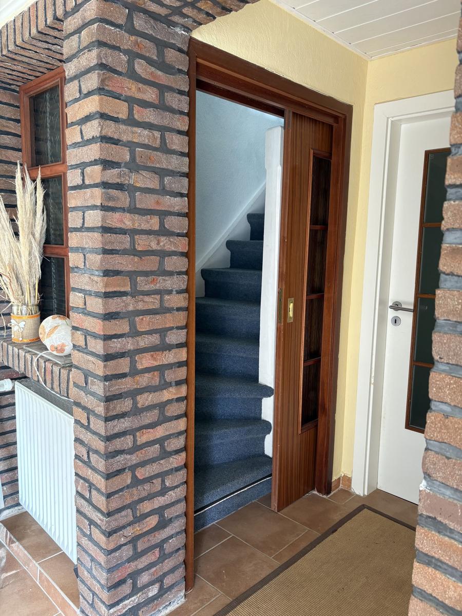 Zugang zur OG Wohnung - abschließbare Schiebetür...