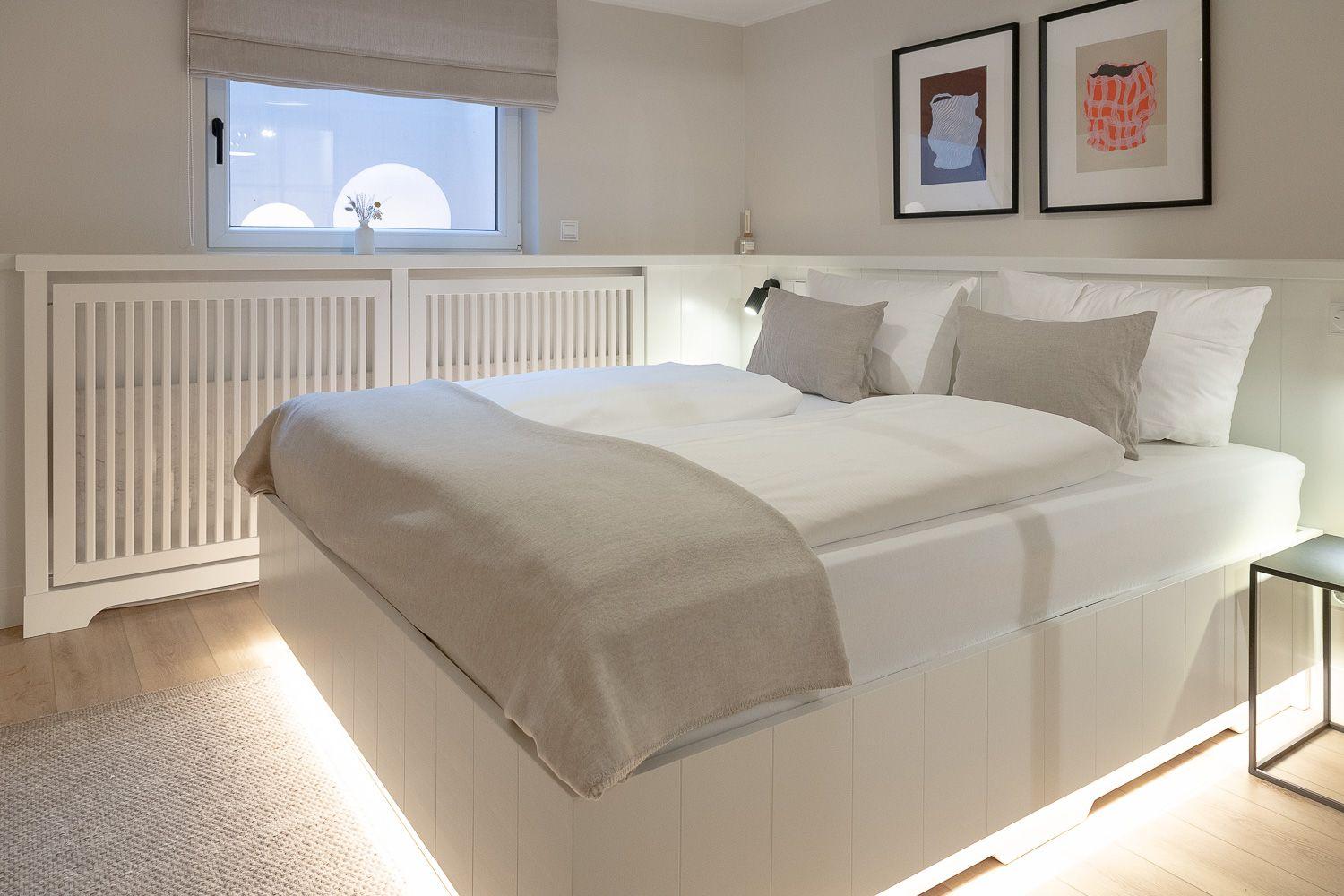 Moderne Lichtdesign sorgt für angenehme Atmosphäre.