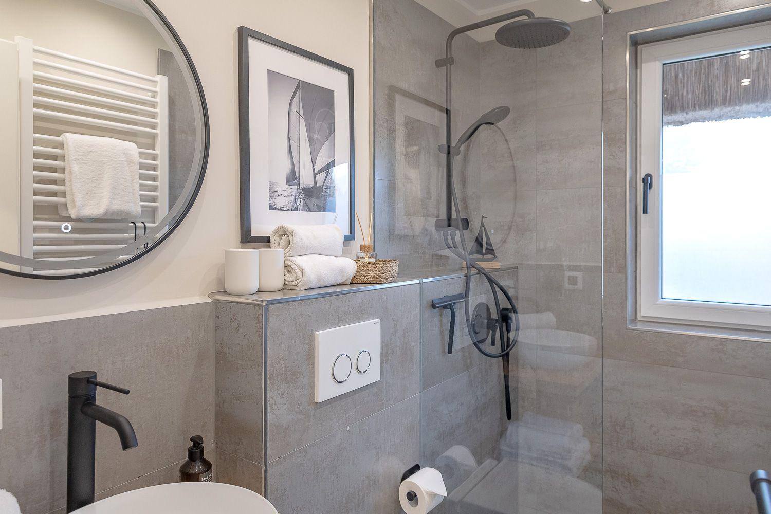 Duschbad mit WC und Fußbodenheizung