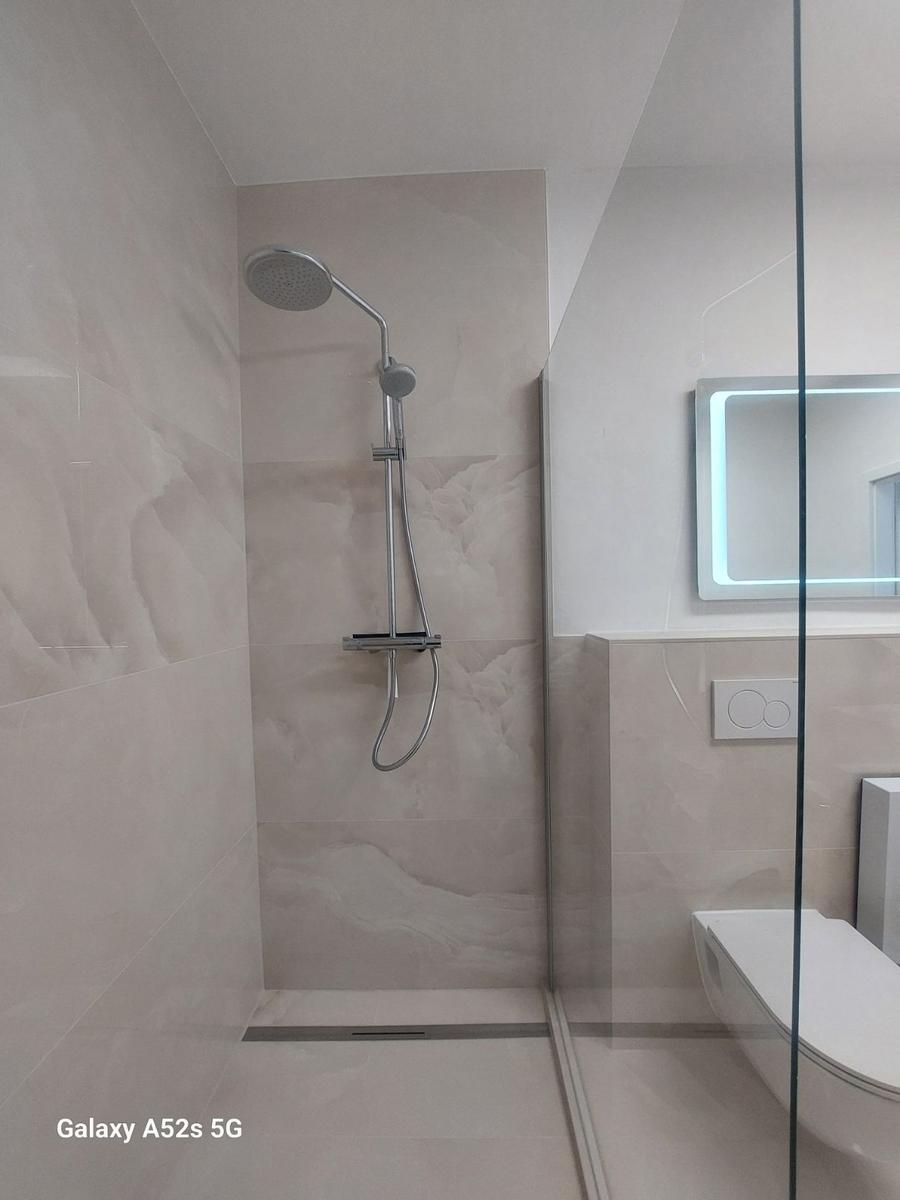 Badezimmer-hier Dusche