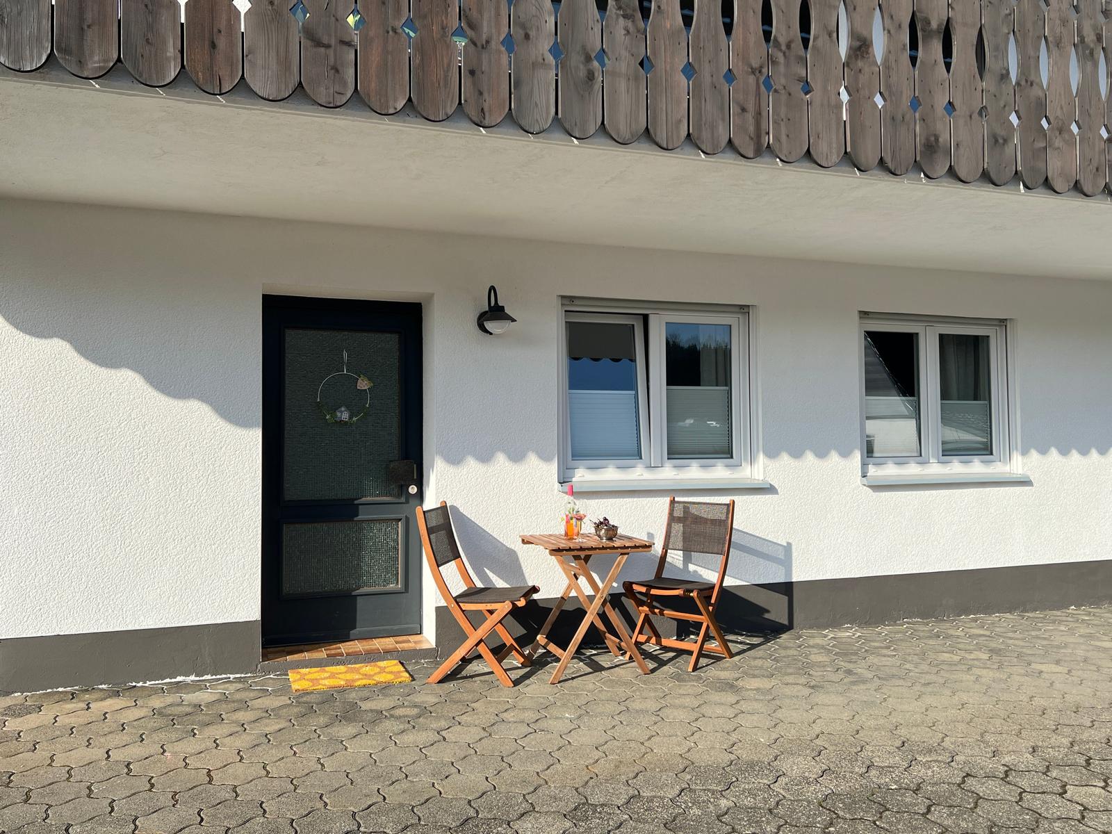 Außenbereich mit Sitzgelegenheit