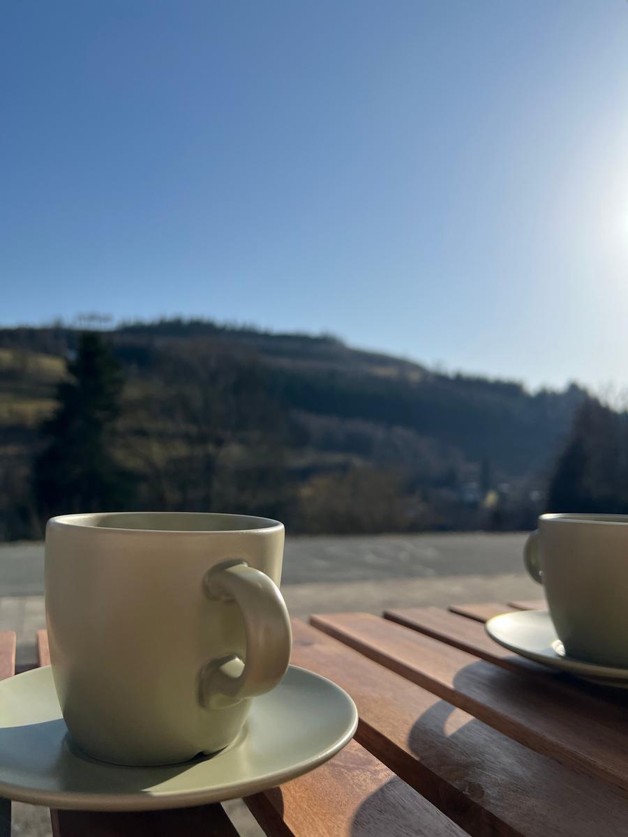 Sonniger Platz zum Verweilen direkt vor der Haustür