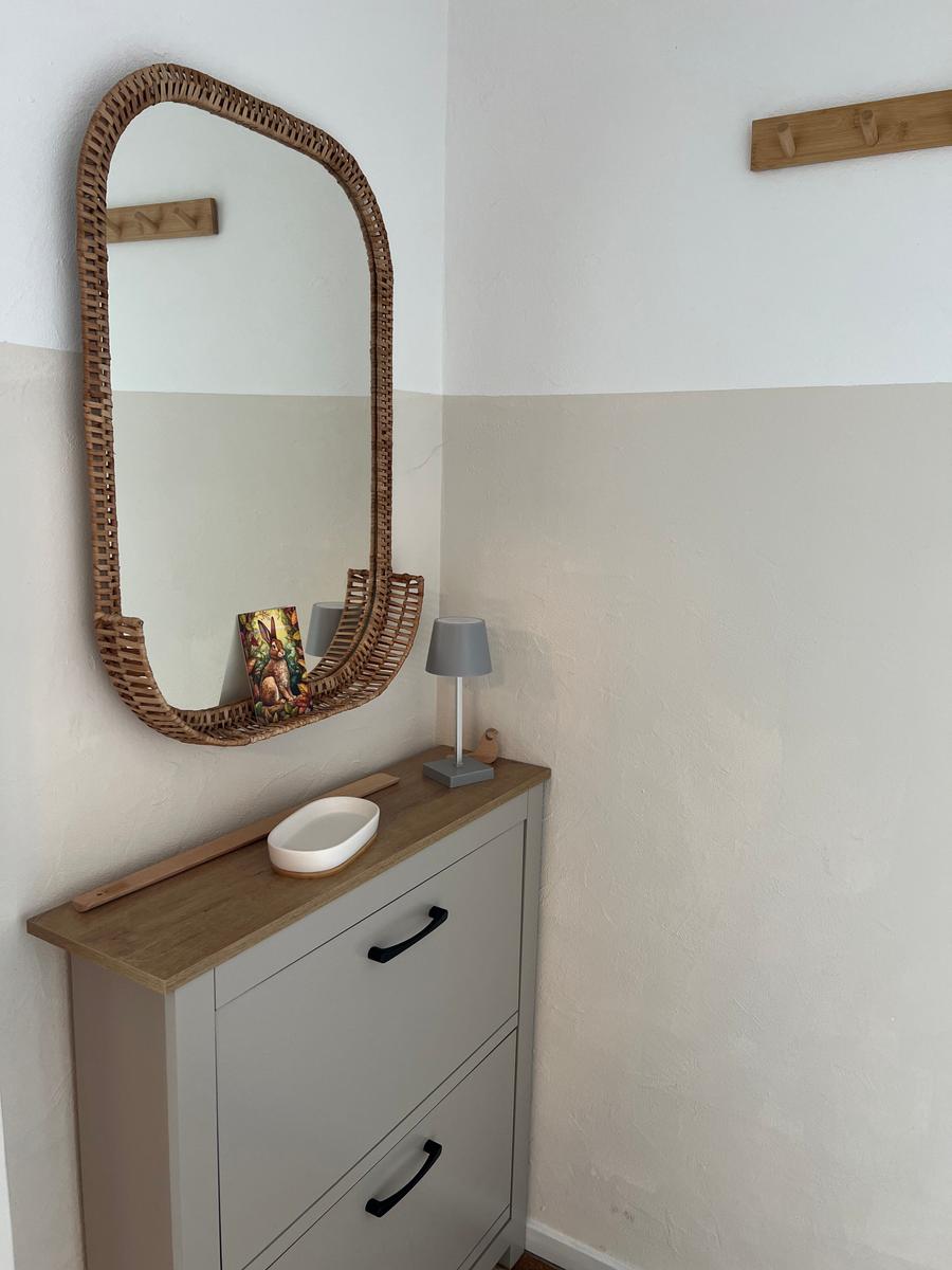 Eingangsbereich mit Schuhschrank und Garderobe