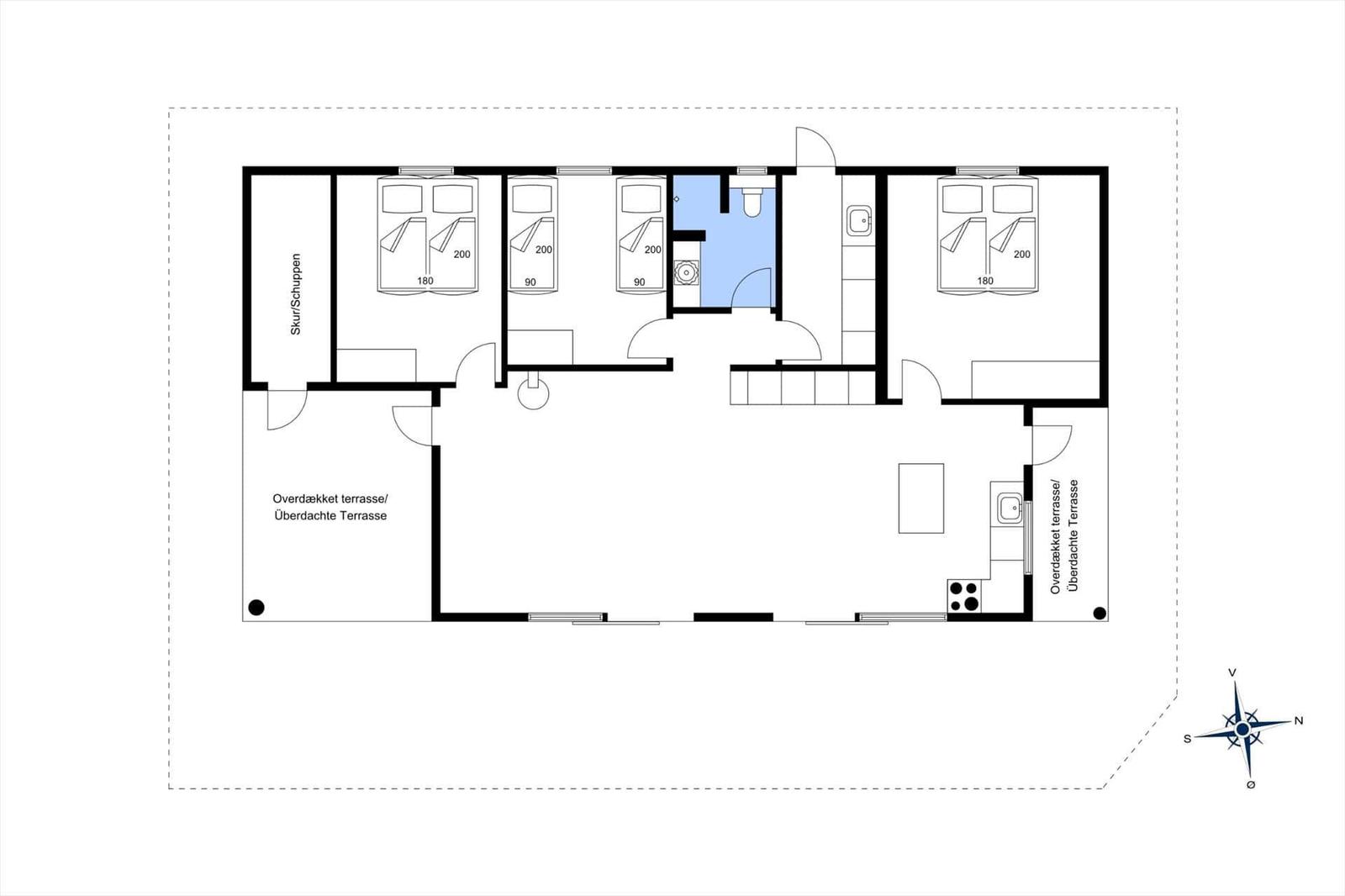 This house has three bedrooms, a kitchen, and a covered terrace.