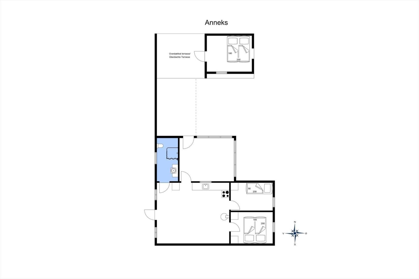 Plan eines Annek mit drei Schlafzimmern, Küche und überdachter Terrasse.