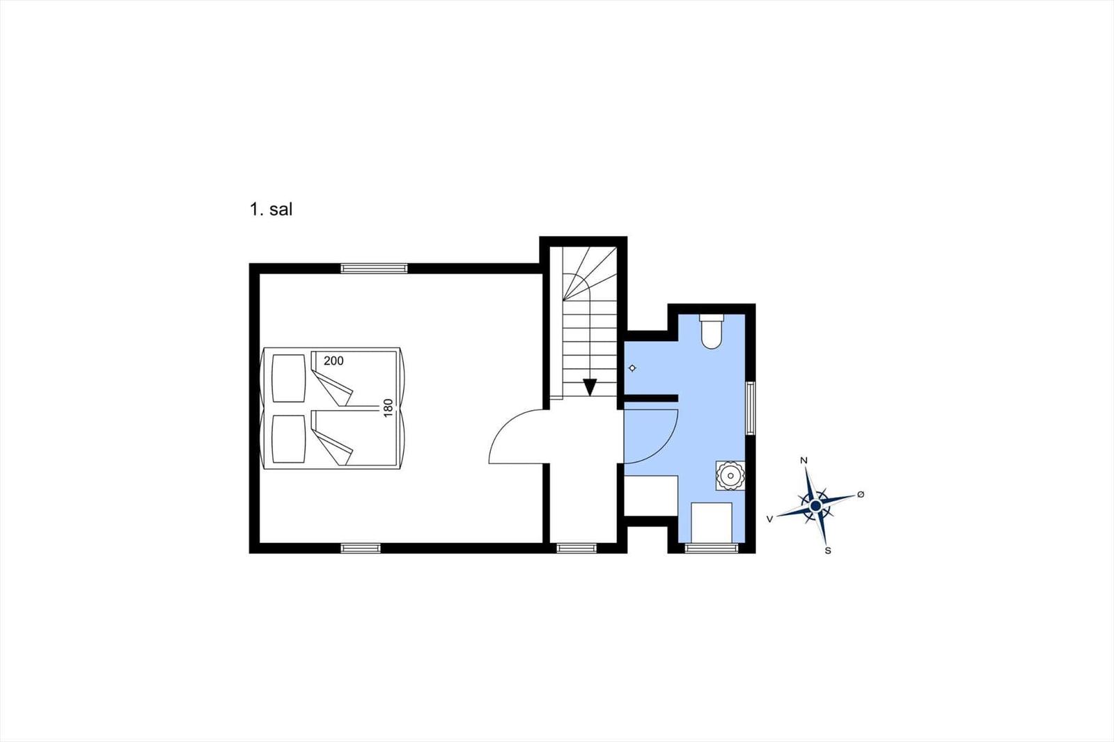Erdgeschossplan mit Schlafzimmer, Bad und Treppe.