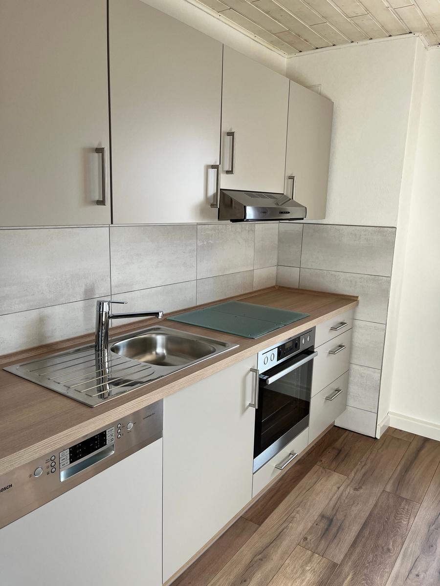 Die hochwertige Küche mit Edelstahlgeräten