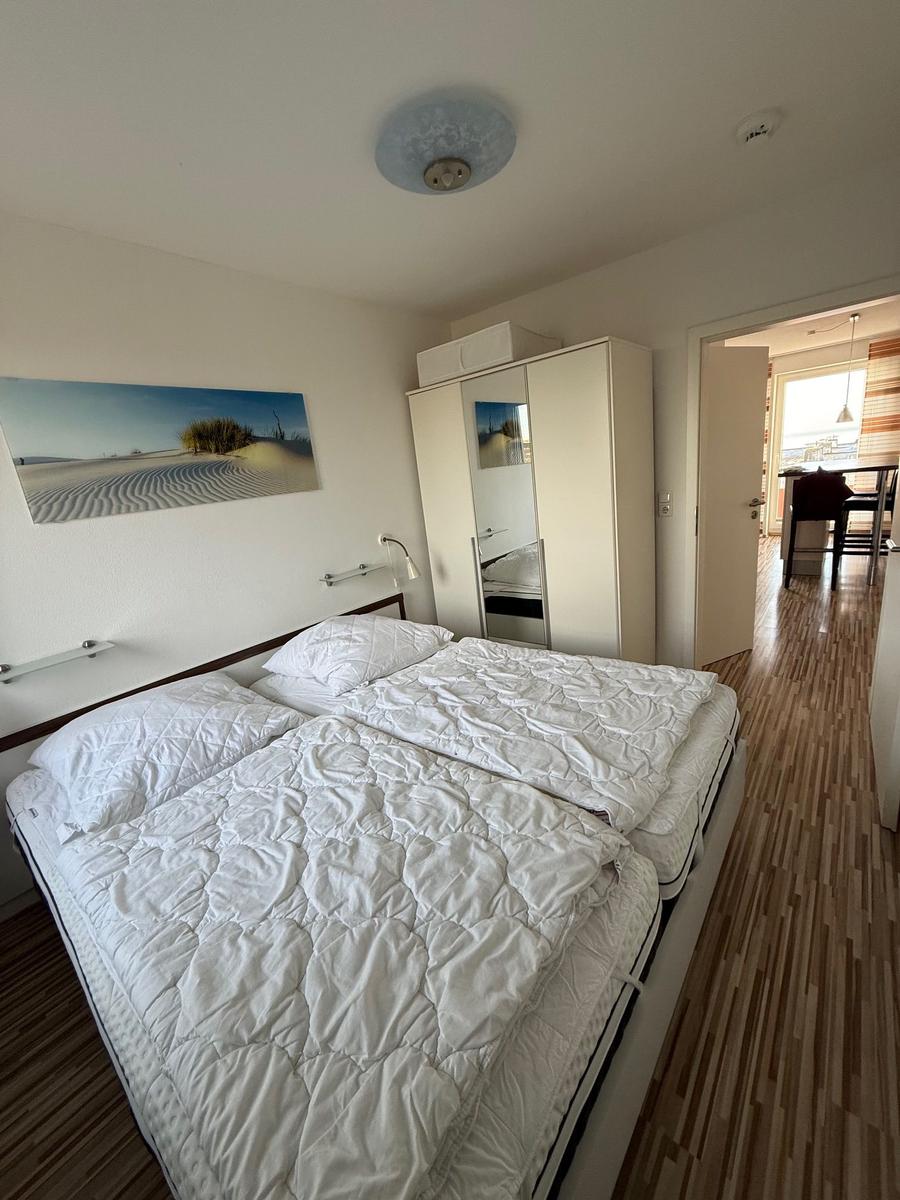 Schlafzimmer mit Doppelbett (180x200cm)