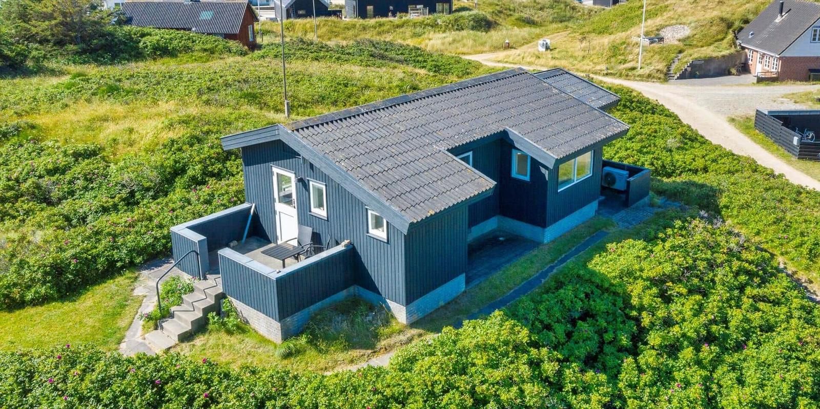 Moderne Holzhütte mit Terrasse und Garten. Ideal für Ruhe und Erholung.