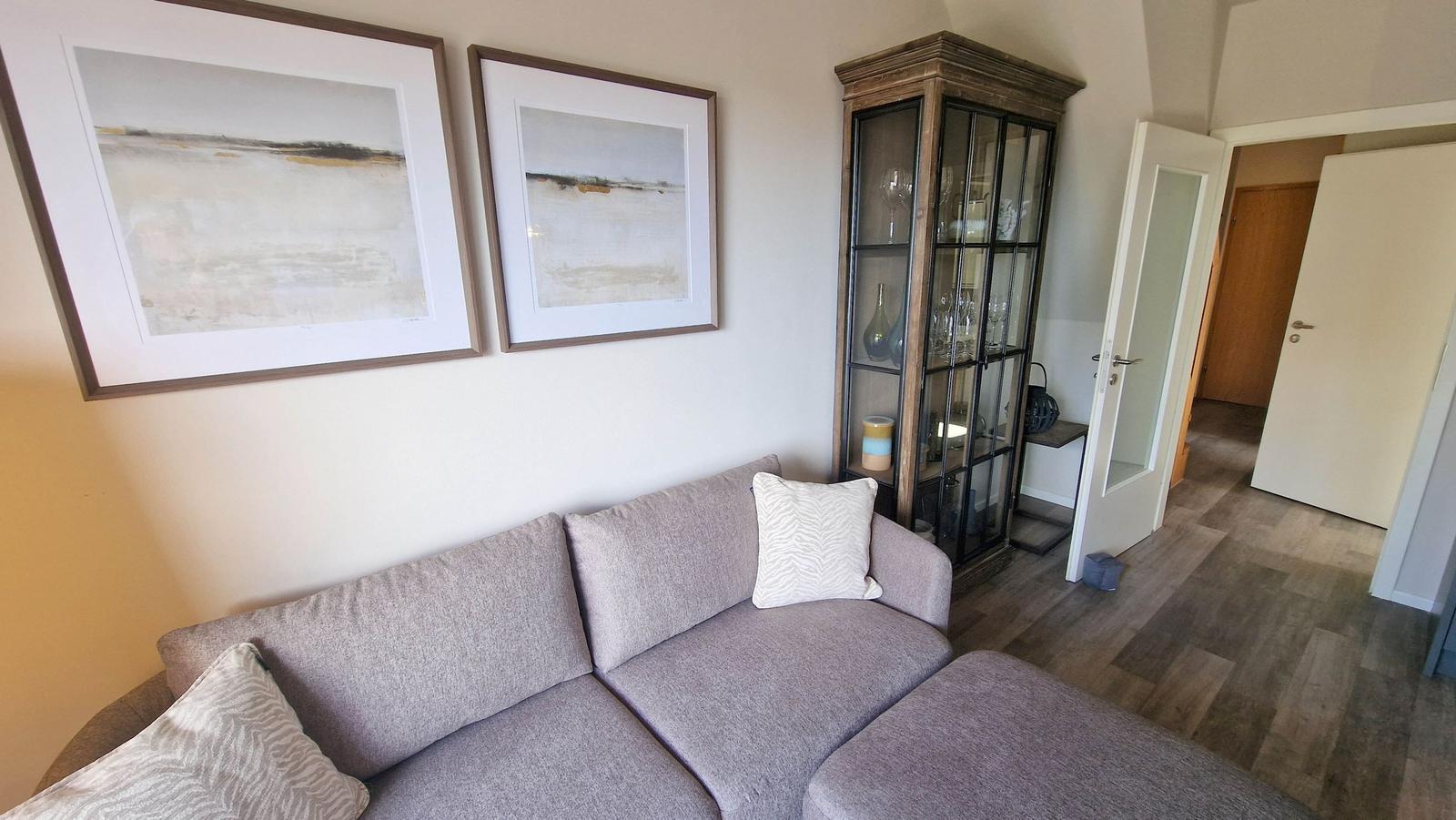 Wohnzimmer mit Blick zum Flur...