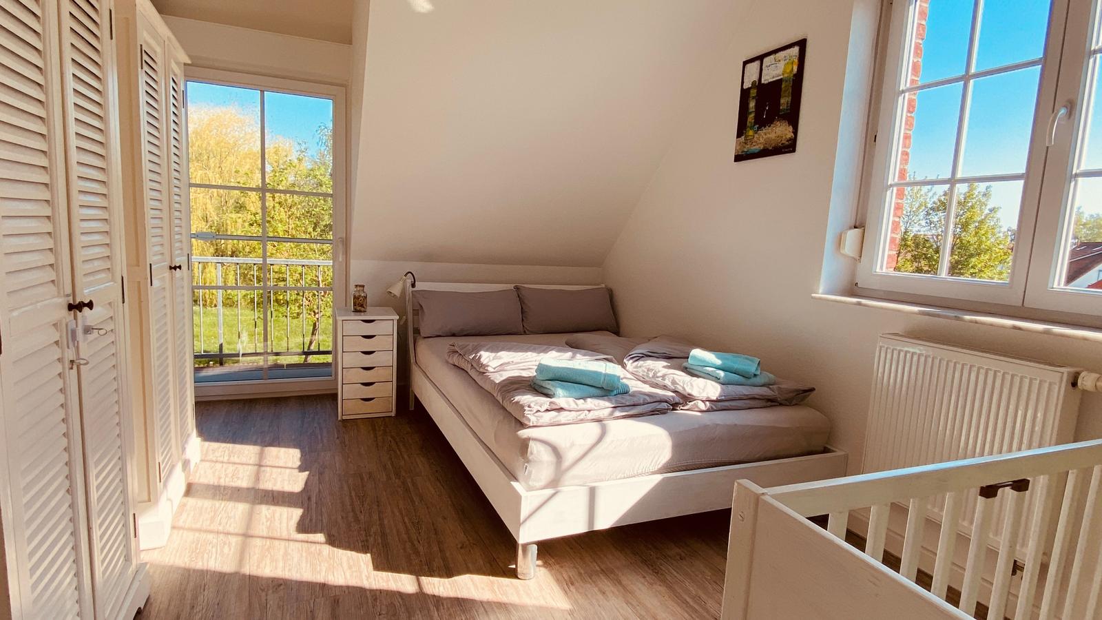 2. Schlafzimmer mit Balkon