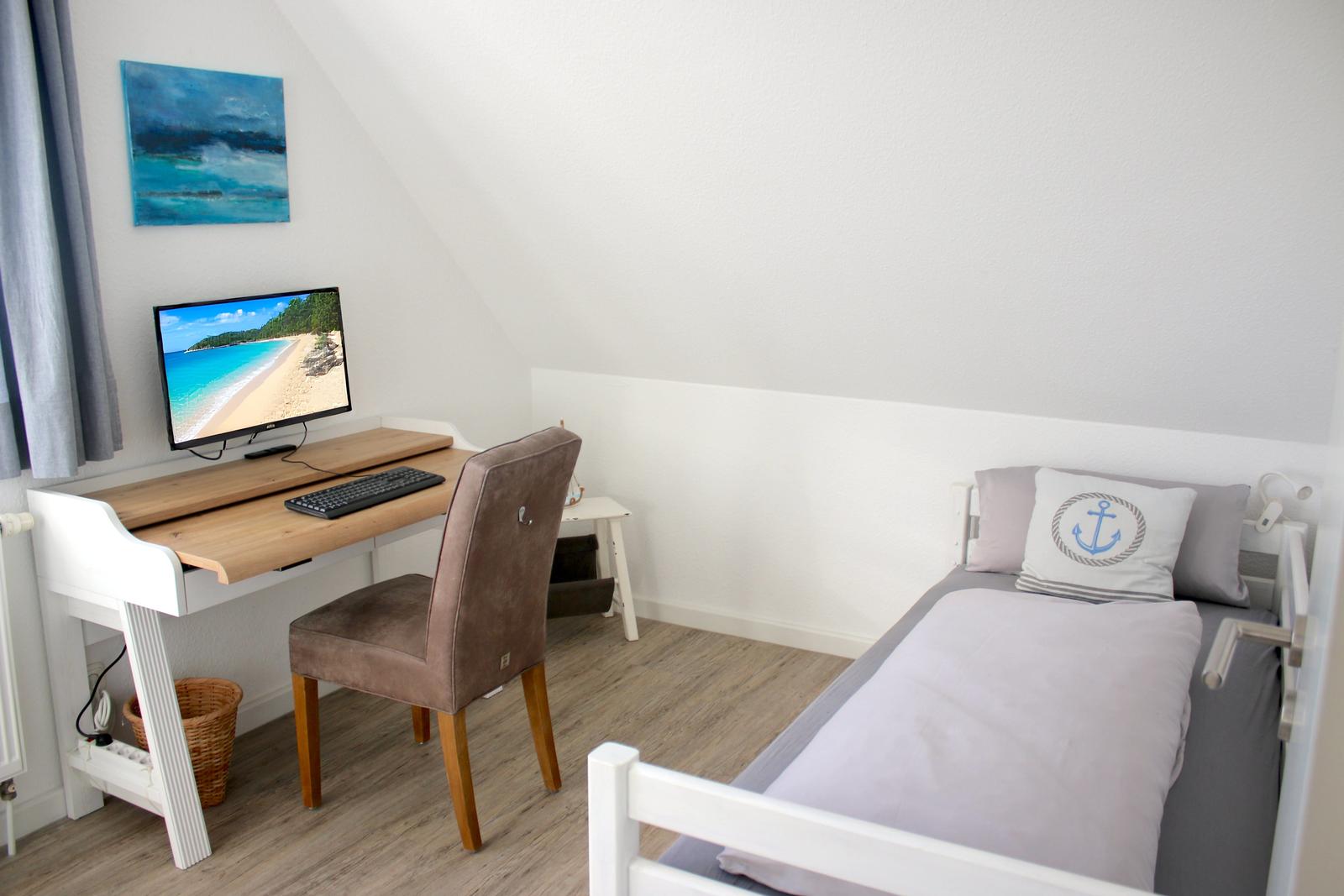 3. Schlafzimmer mit Ausziehbett und Balkon