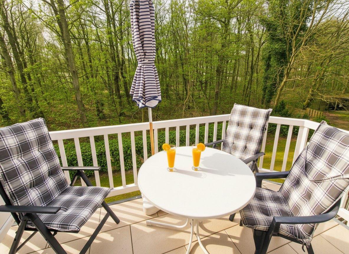 Balkon 1 mit Blick zum Kurwald...