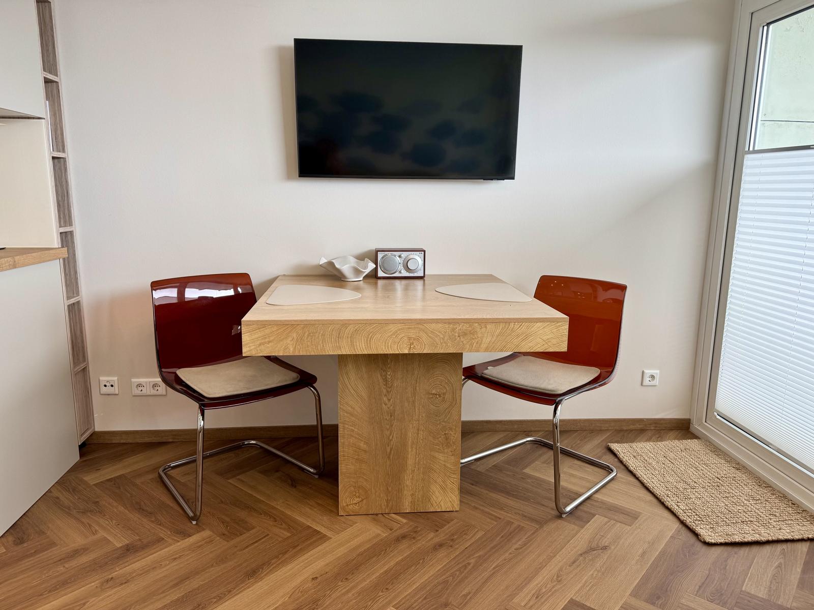 Essbereich im Wohn- und Schlafzimmer
