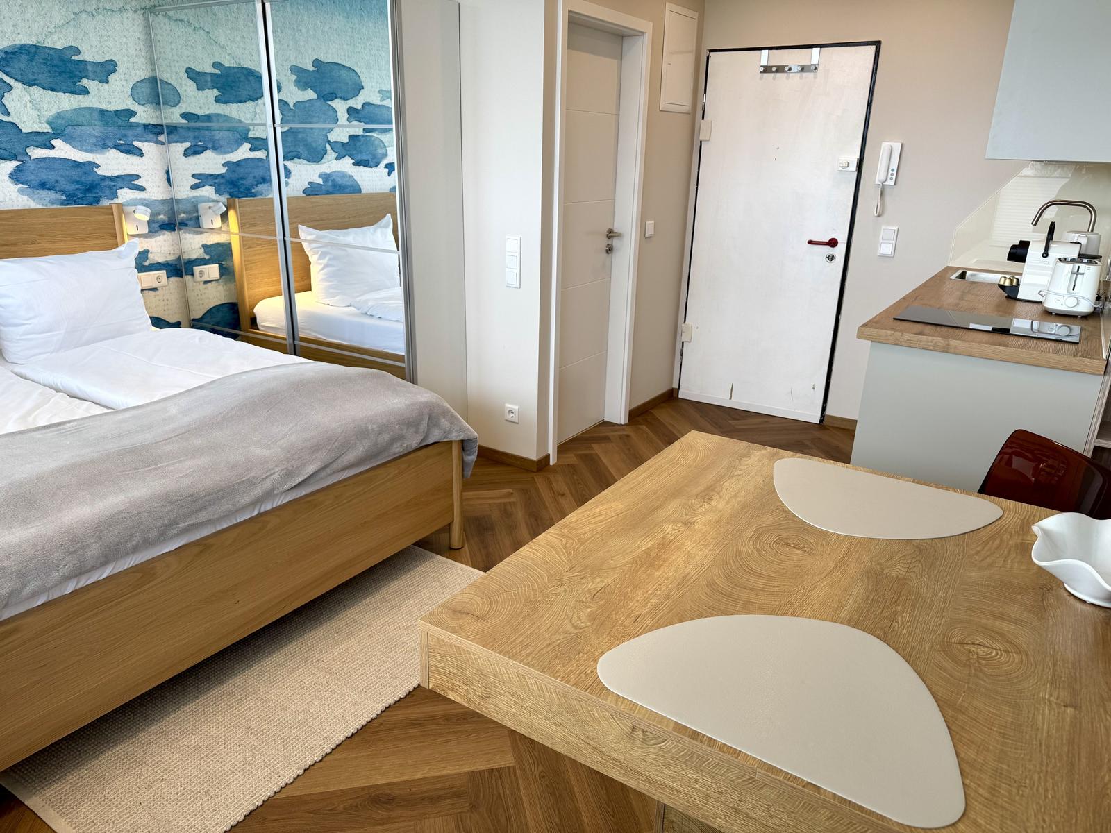 Wohn- und Schlafzimmer
