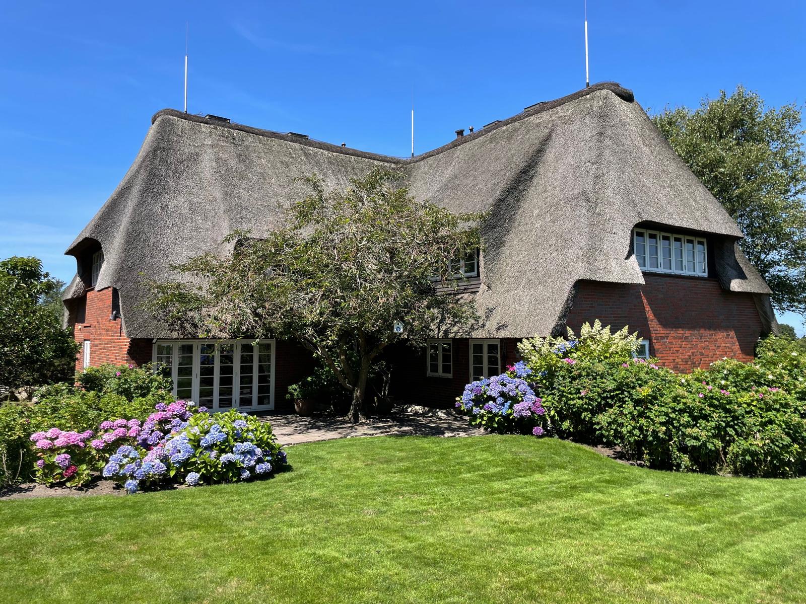 Aussenansicht Süd-Ost im Juli