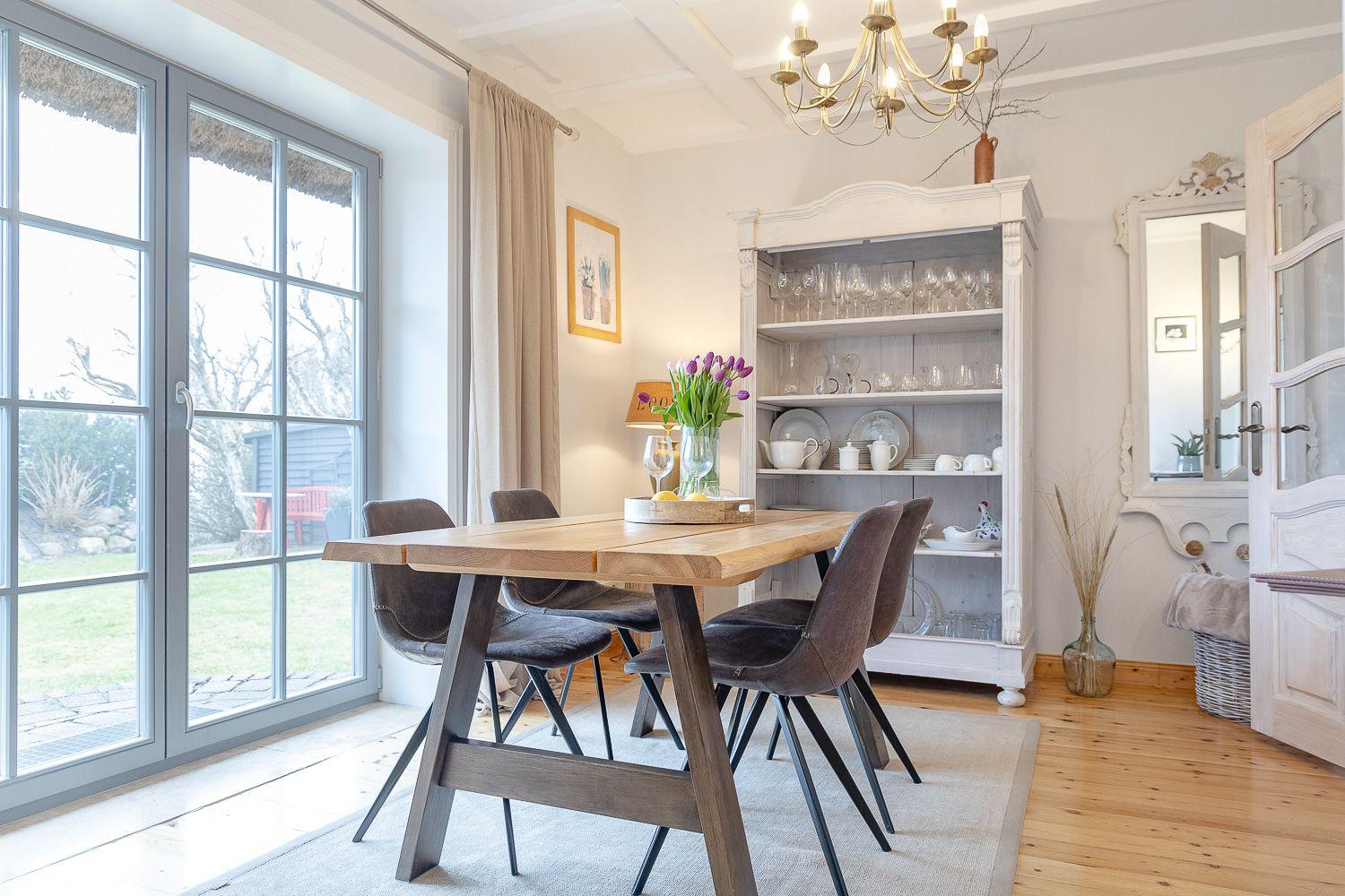 Esszimmer mit Zugang zur Süd - Terrasse