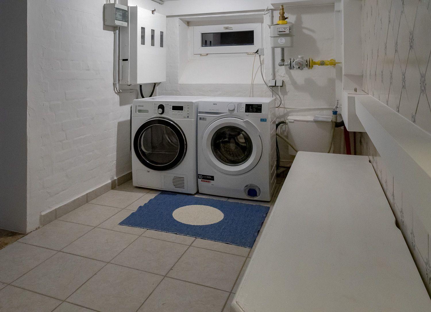 Waschmaschine und Trockner kostenlos im Untergeschoss