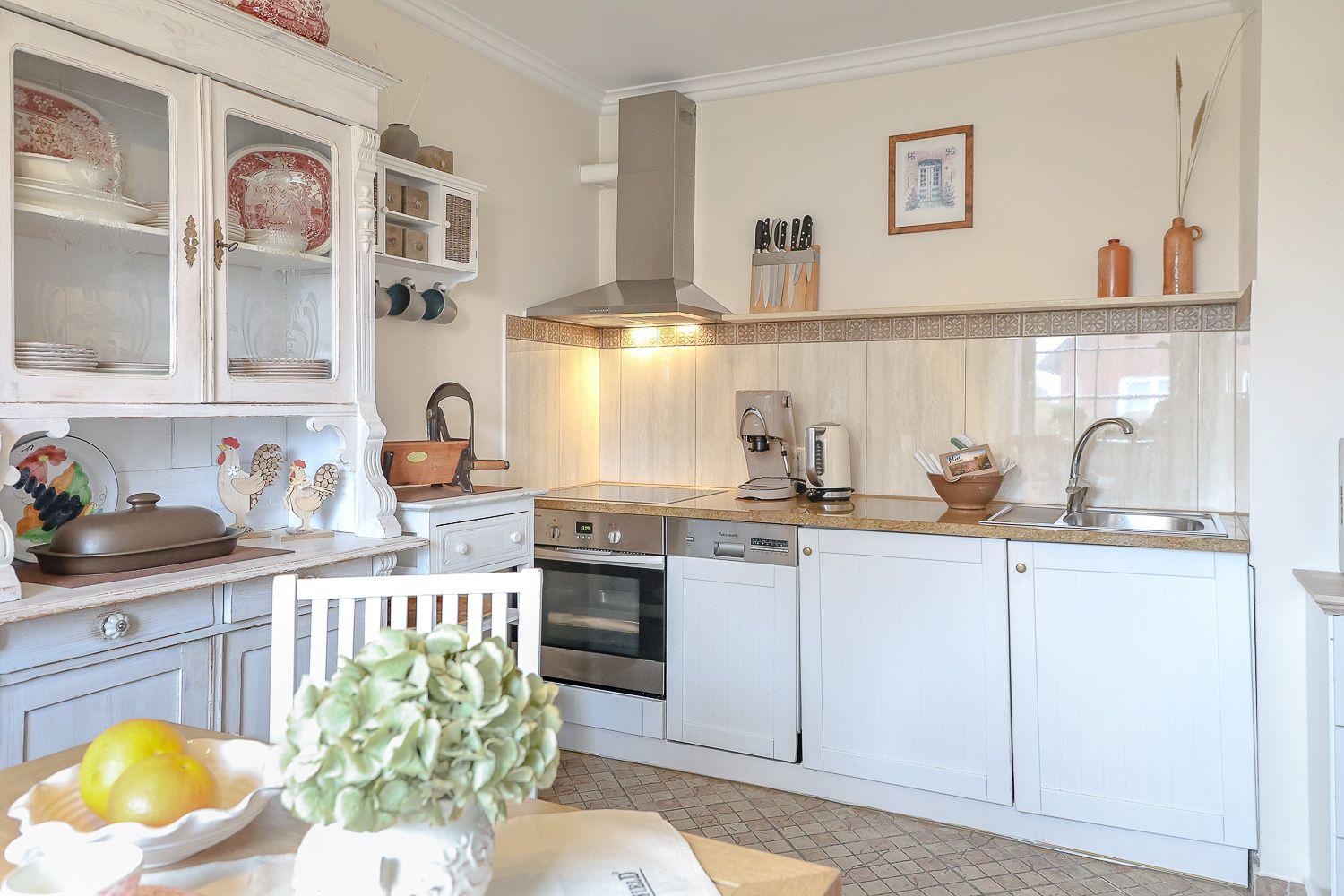 Separate Küche mit Essbereich