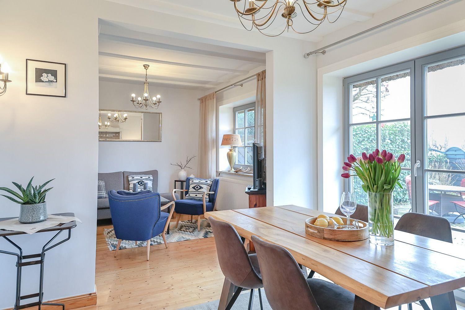 Essbereich und Wohnzimmer