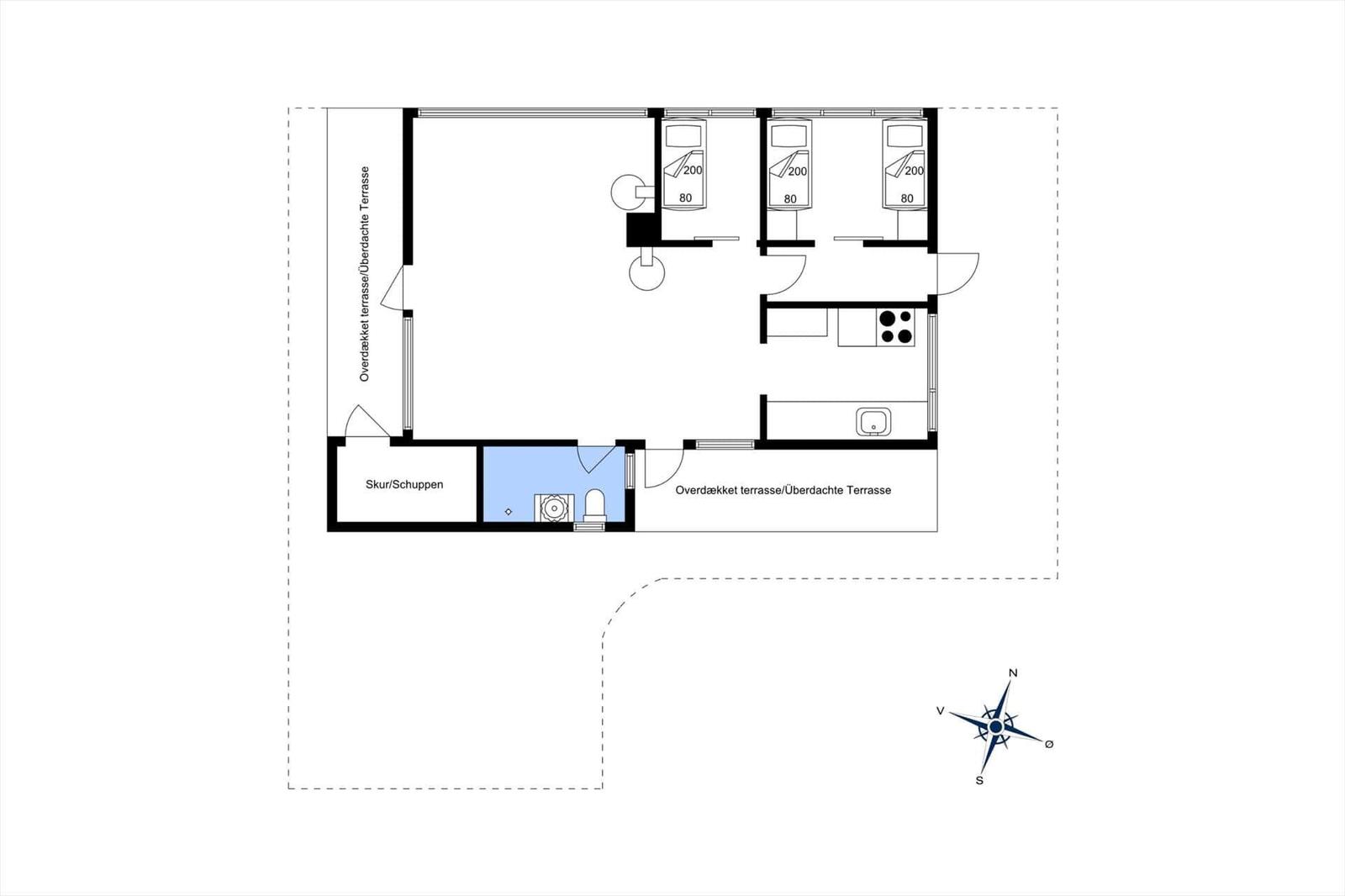 Apartment with three bedrooms, kitchen, and covered terrace.