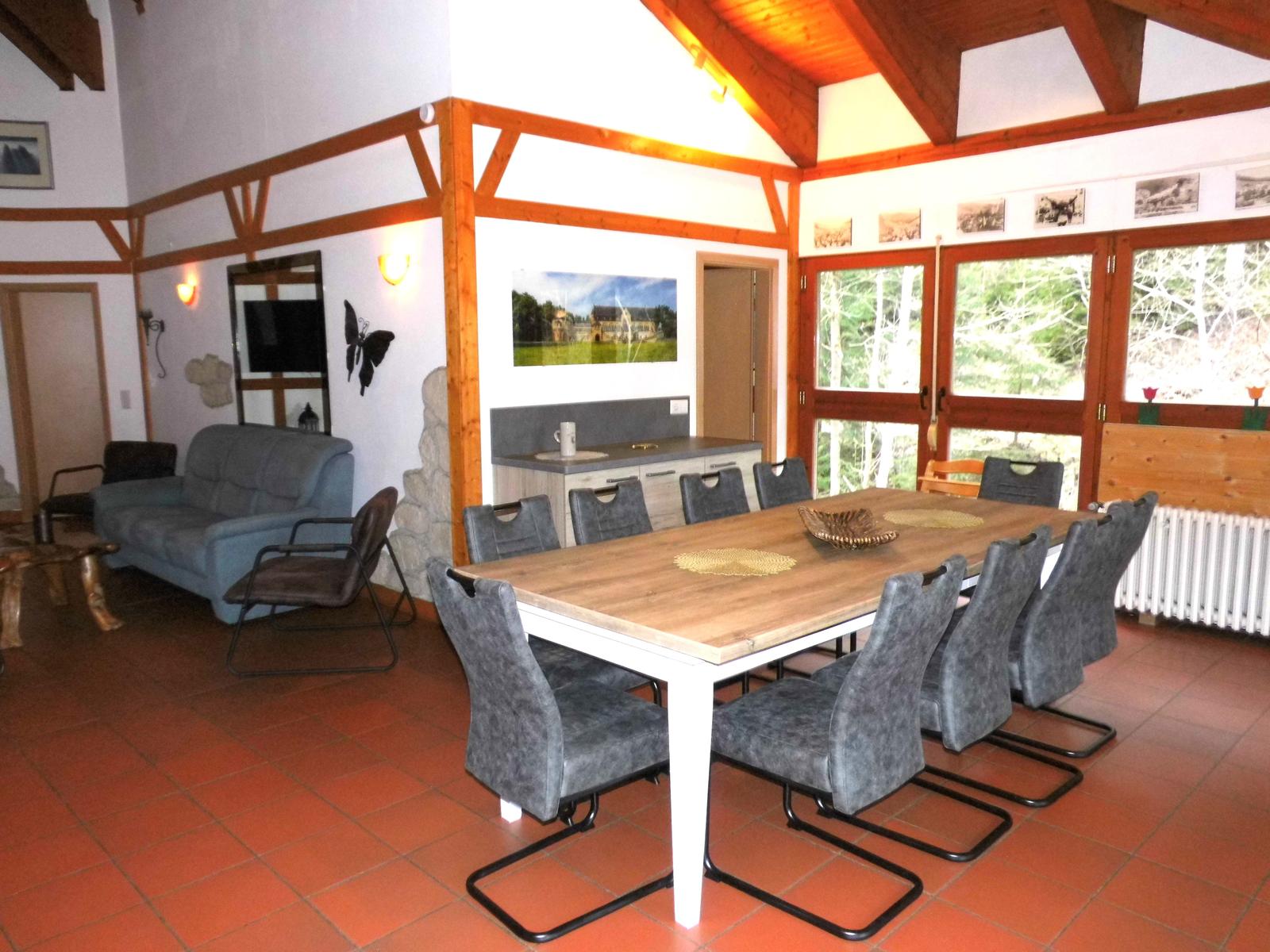 offenes Wohn-Esszimmer für 10 Personen