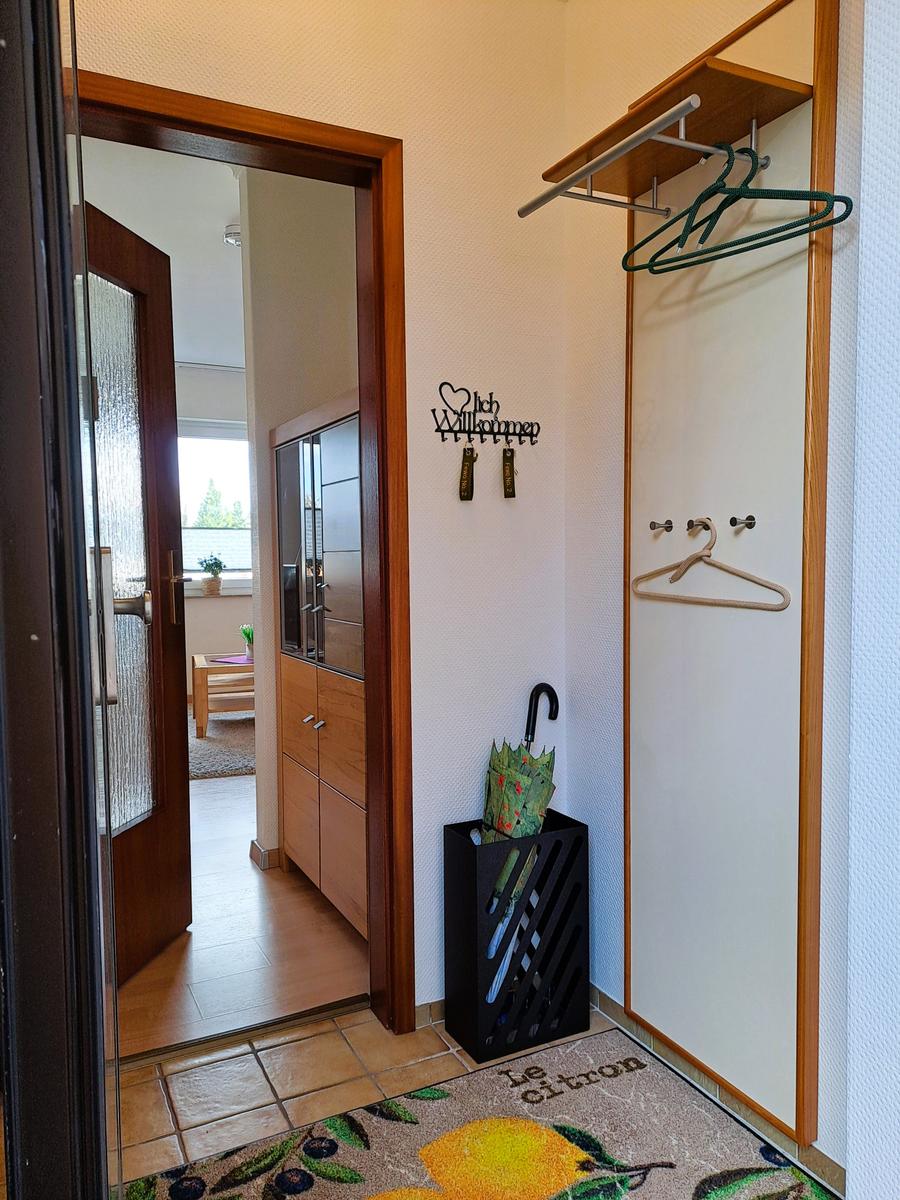 Eingangsbereich mit Garderobe und kleiderschonende Rope Hanger von Peppermint Products. Hier hängen Sie absolut richtig.