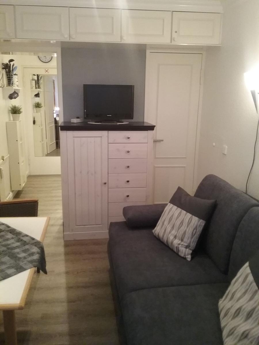 Wohn-Schlafraum mit Boxspringcouch