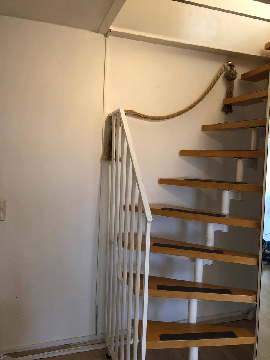 Spartreppe zum Dachboden, nicht für kleine Kinder und ältere Menschen geeignet.